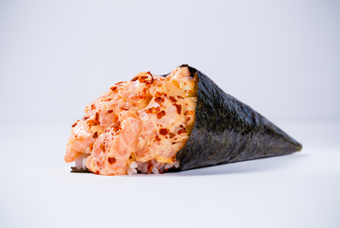 Temaki Spicy Salmon*